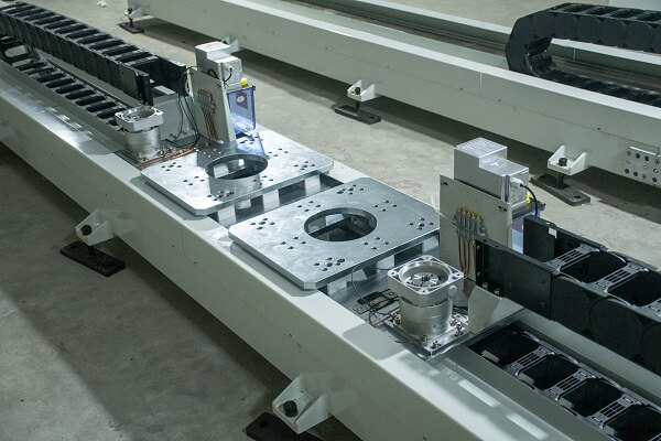 機(jī)器人第七軸在汽車(chē)制造商業(yè)的應(yīng)用